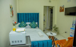 Turquoise Studio with Netflix & WIFI